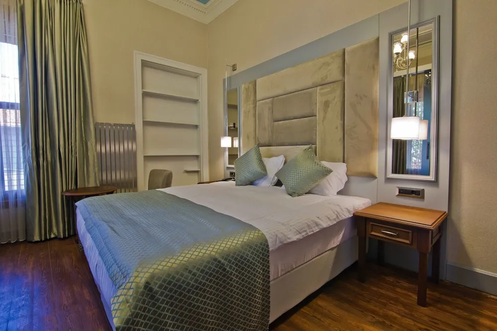 Deluxe Tek Büyük Yataklı Oda, Sıcak Su Küveti, Şehir Manzaralı