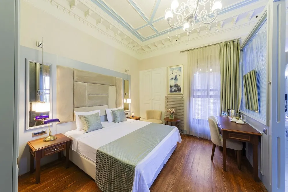 Deluxe Tek Büyük Yataklı Oda, Sıcak Su Küveti, Şehir Manzaralı