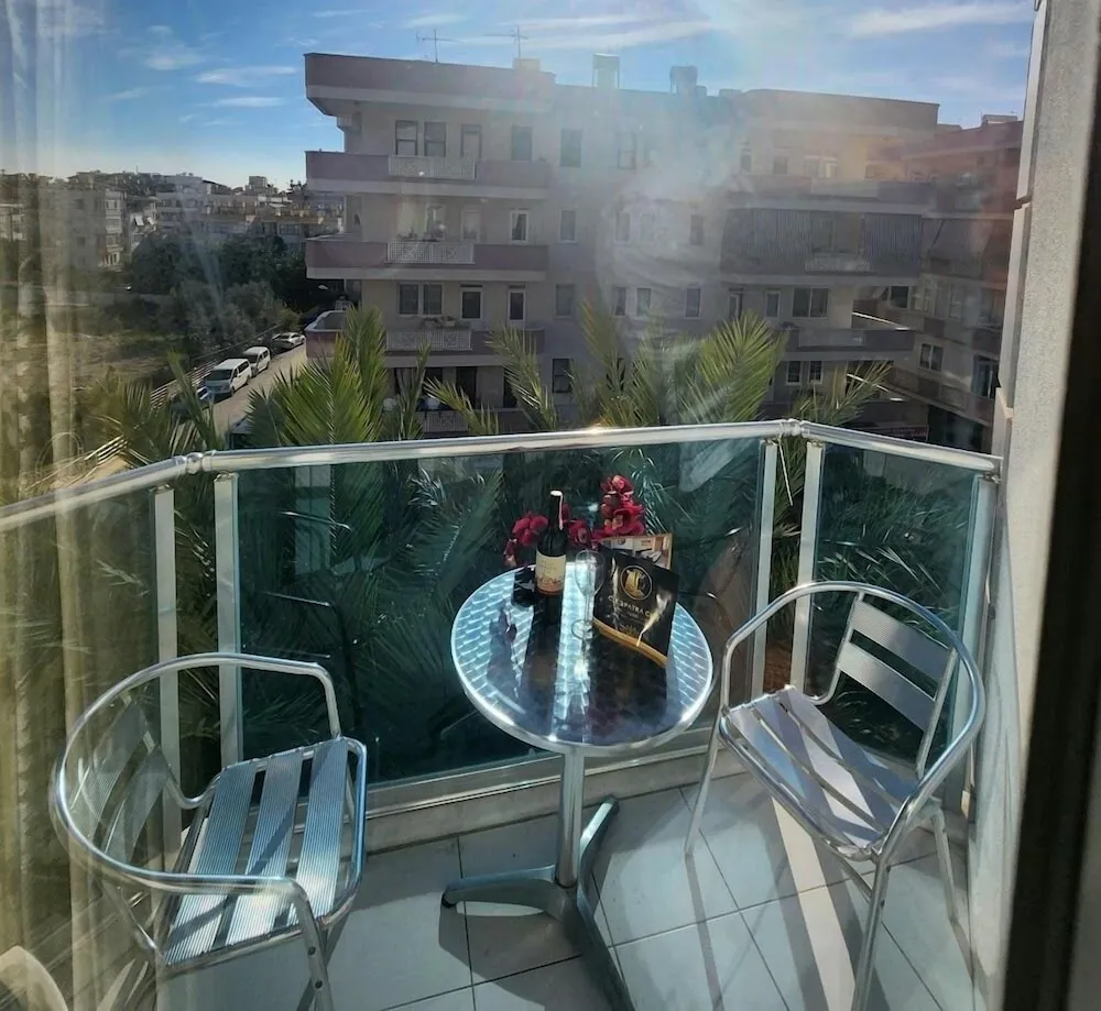 Standard Tek Büyük Yataklı Oda, 1 Yatak Odası, Havuz Manzaralı