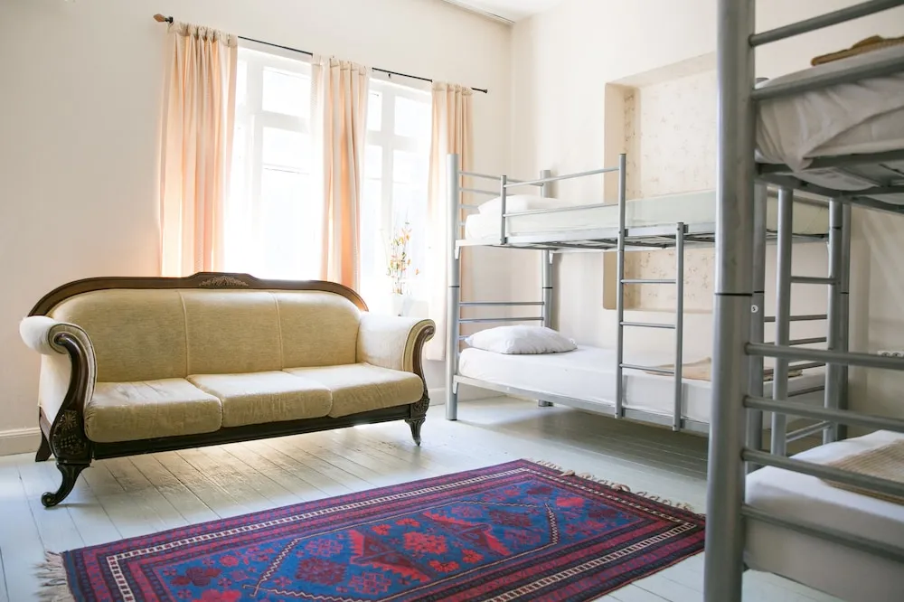 Ortak Ranzalı Oda (Female room with 6 beds)