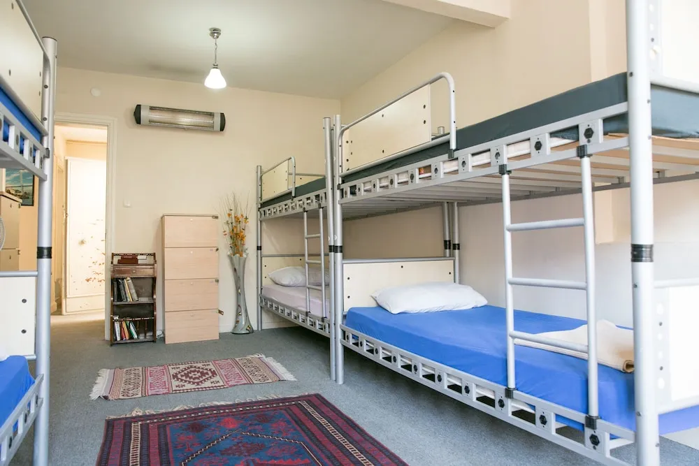 Ortak Ranzalı Oda (Mixed room with 6 beds)