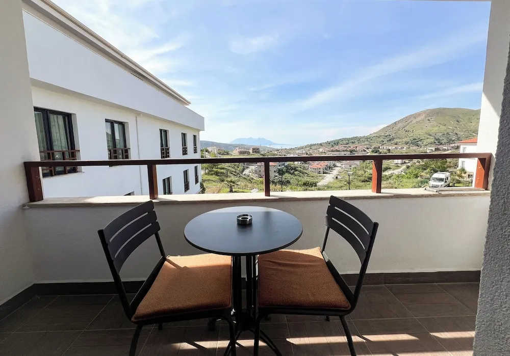 Standard Üç Kişilik Oda, Balkon