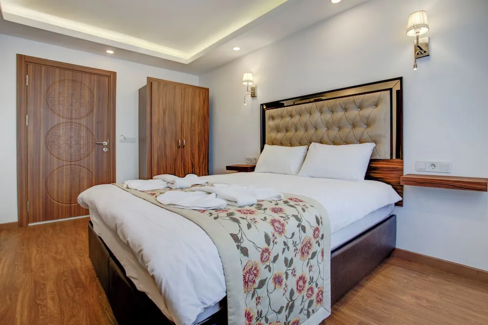 Standard Double Room with Partial Sea View