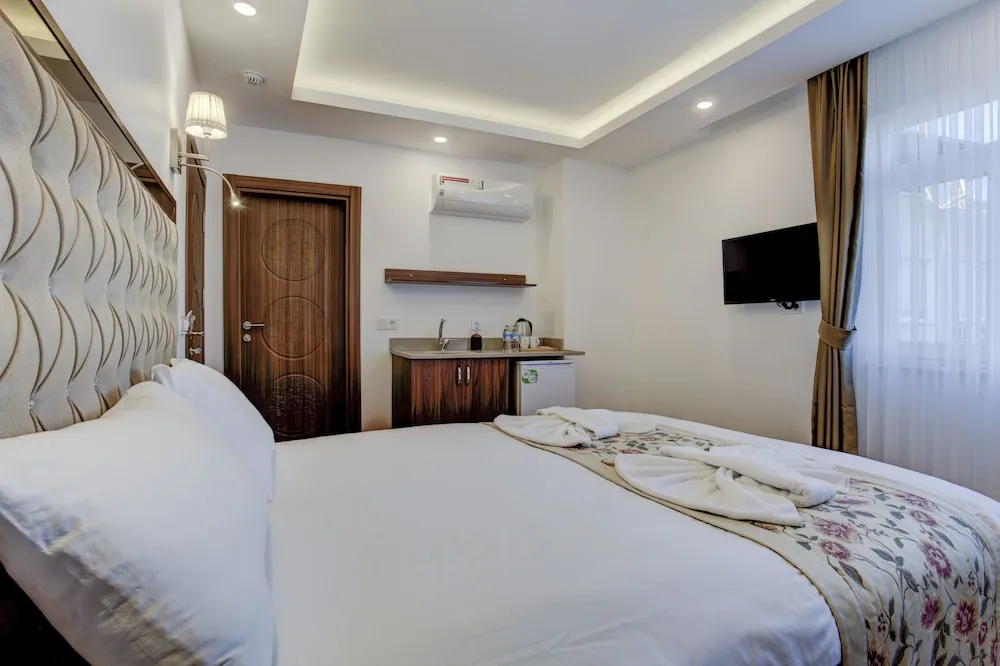 Standard Double Room with Partial Sea View