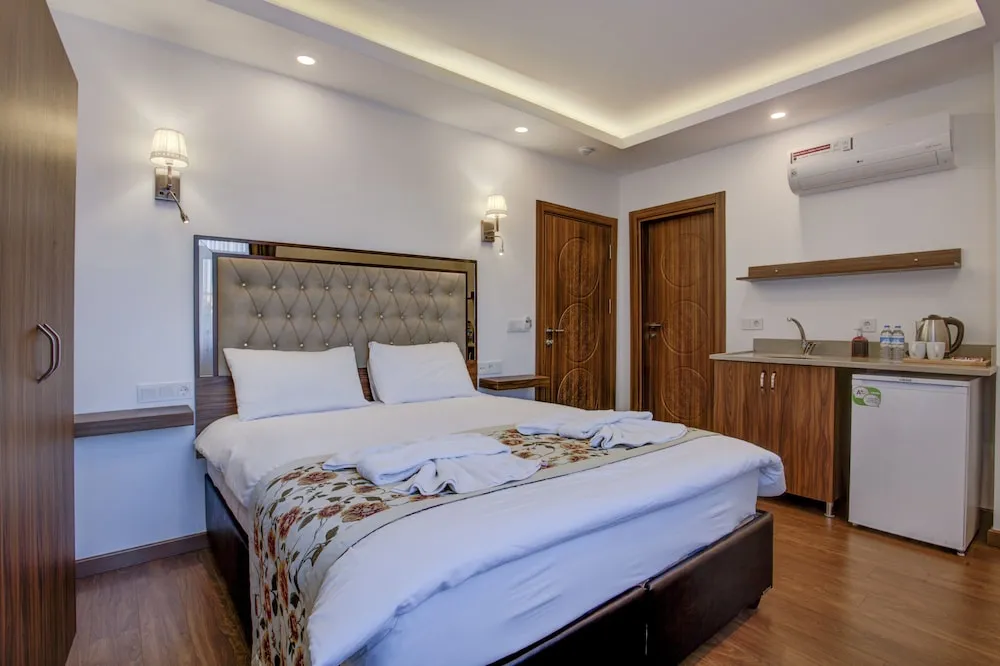 Standard Double Room with Partial Sea View