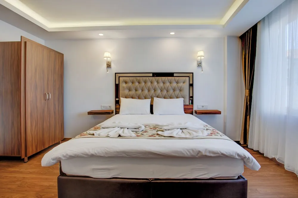 Standard Double Room with Partial Sea View