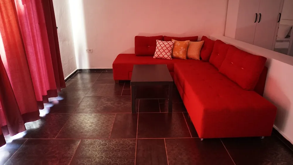 Stüdyo, Havuz Manzaralı