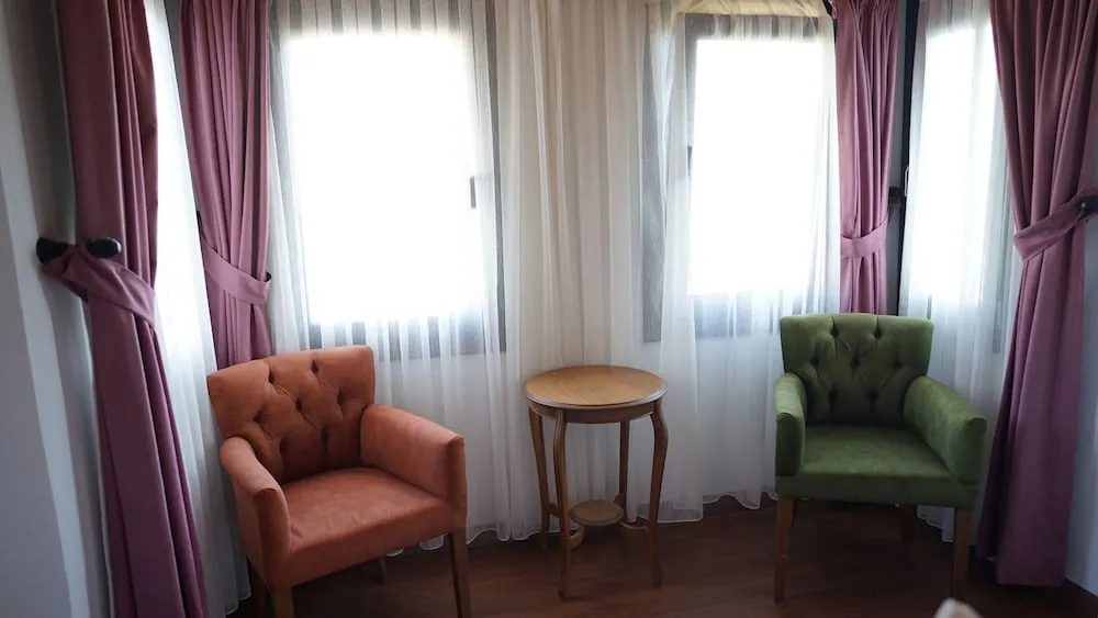 XLarge Deluxe Suite