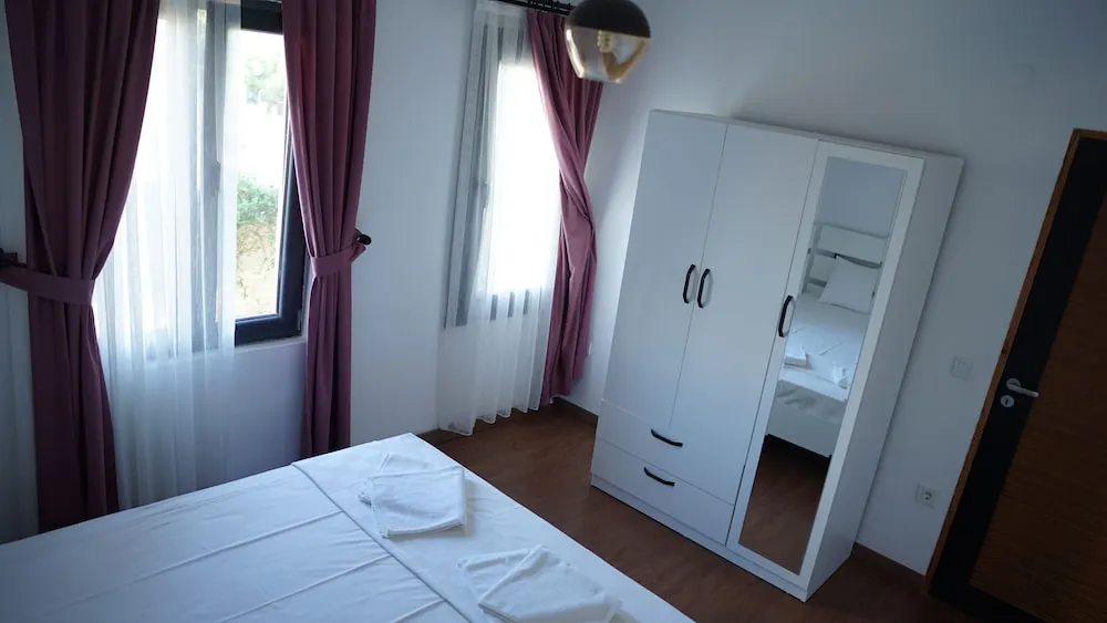 XLarge Deluxe Suite