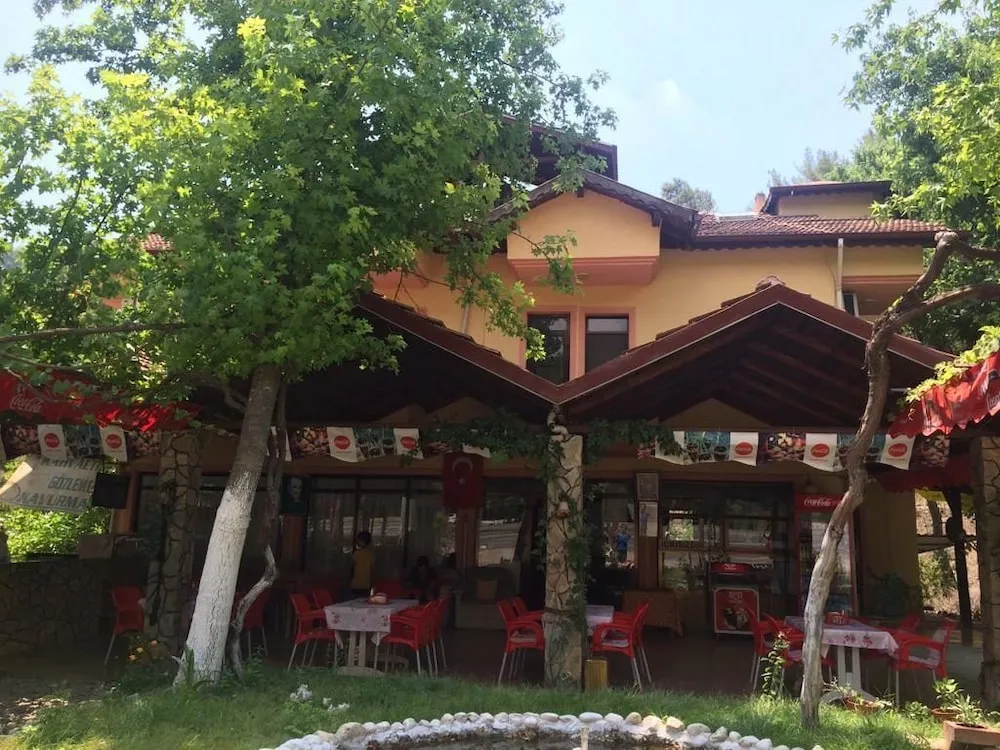 Konaklama yerinin ön cephesi
