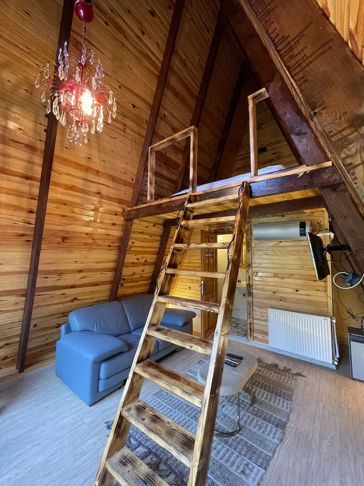 LOFT BUNGALOV