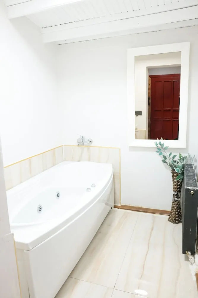 JACUZZI SUITE ROOM