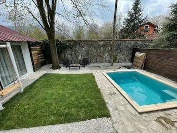 Sapanca Taş Ev & Bungalow