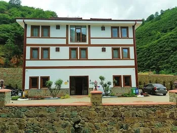 Çardak Altı Otel