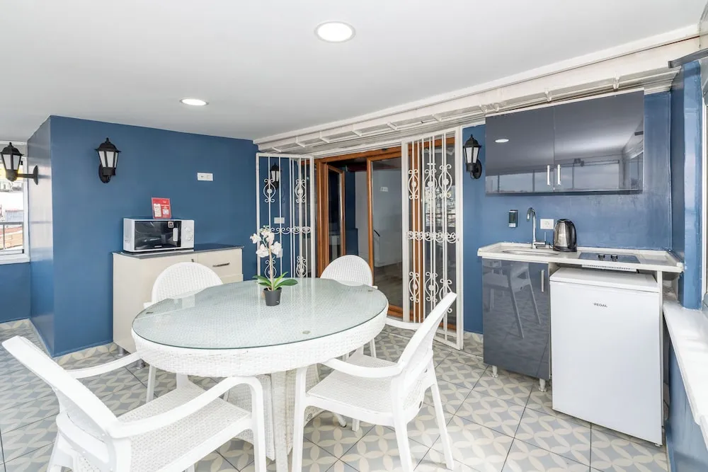 L) SUITE WITH CITY VIEW