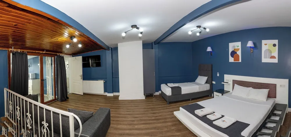 L) SUITE WITH CITY VIEW