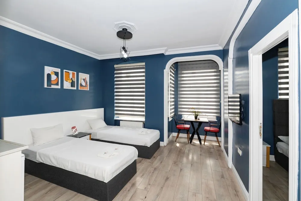 M) TWO BEDROOM APARTMENT