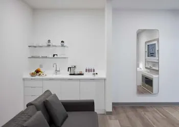 YOTEL Istanbul Airport LANDSIDE - Özel Sınıf