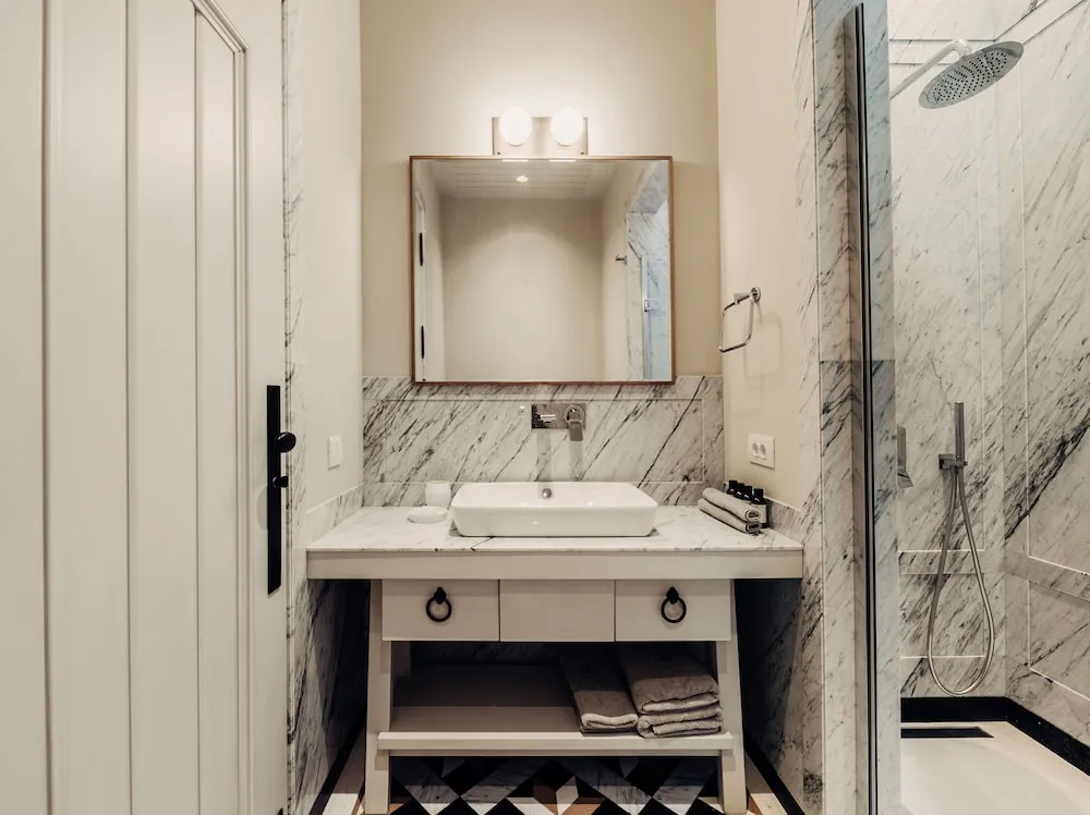 Superior Tek Büyük Yataklı Oda, Sigara İçilmez, Havuz Manzaralı