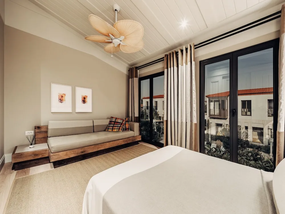 Junior Tek Büyük Yataklı Oda, Sigara İçilmez, Havuz Manzaralı