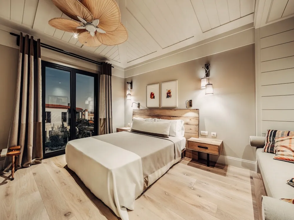 Junior Tek Büyük Yataklı Oda, Sigara İçilmez, Havuz Manzaralı