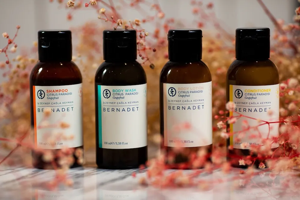 Premium Tek Büyük Yataklı Oda, Sigara İçilmez, Havuz Manzaralı