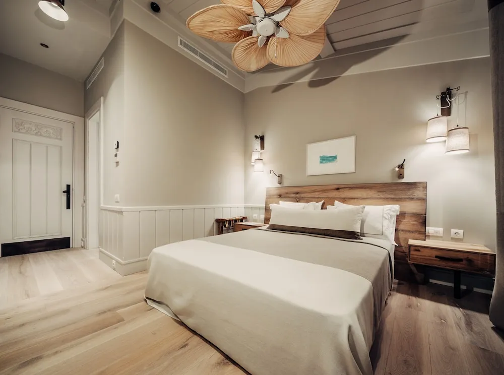 Premium Tek Büyük Yataklı Oda, Sigara İçilmez, Havuz Manzaralı