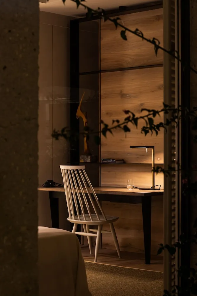 Master Suite, Non Smoking, Pool View