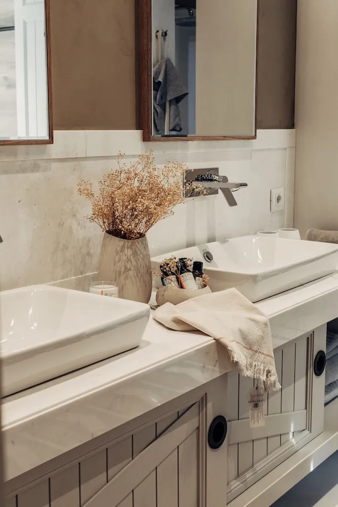 Master Suite, Non Smoking, Pool View