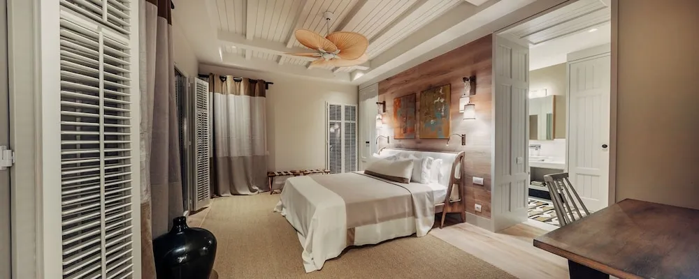 Master Suite, Non Smoking, Pool View