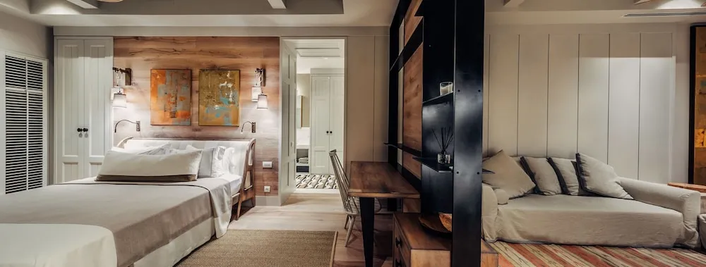 Master Suite, Non Smoking, Pool View