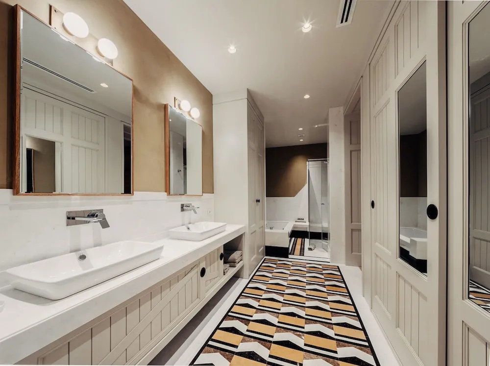 Master Suite, Non Smoking, Pool View