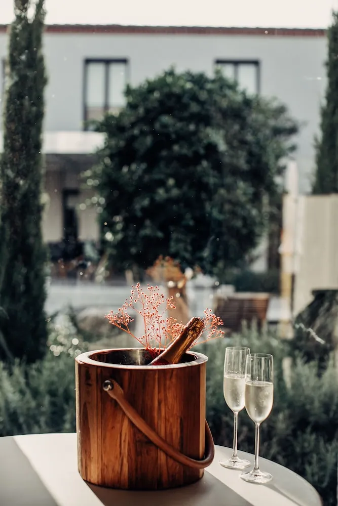 Master Suite, Non Smoking, Pool View