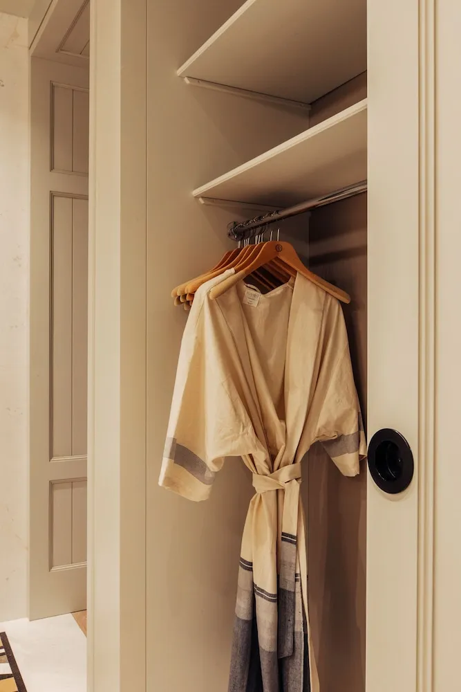 Master Suite, Non Smoking, Pool View