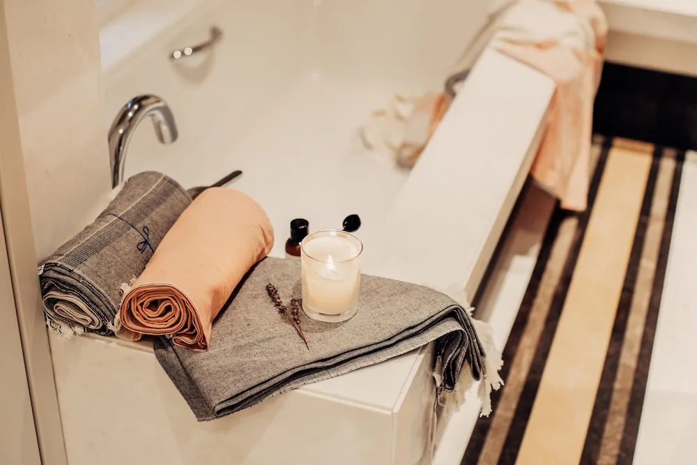 Master Suite, Non Smoking, Pool View