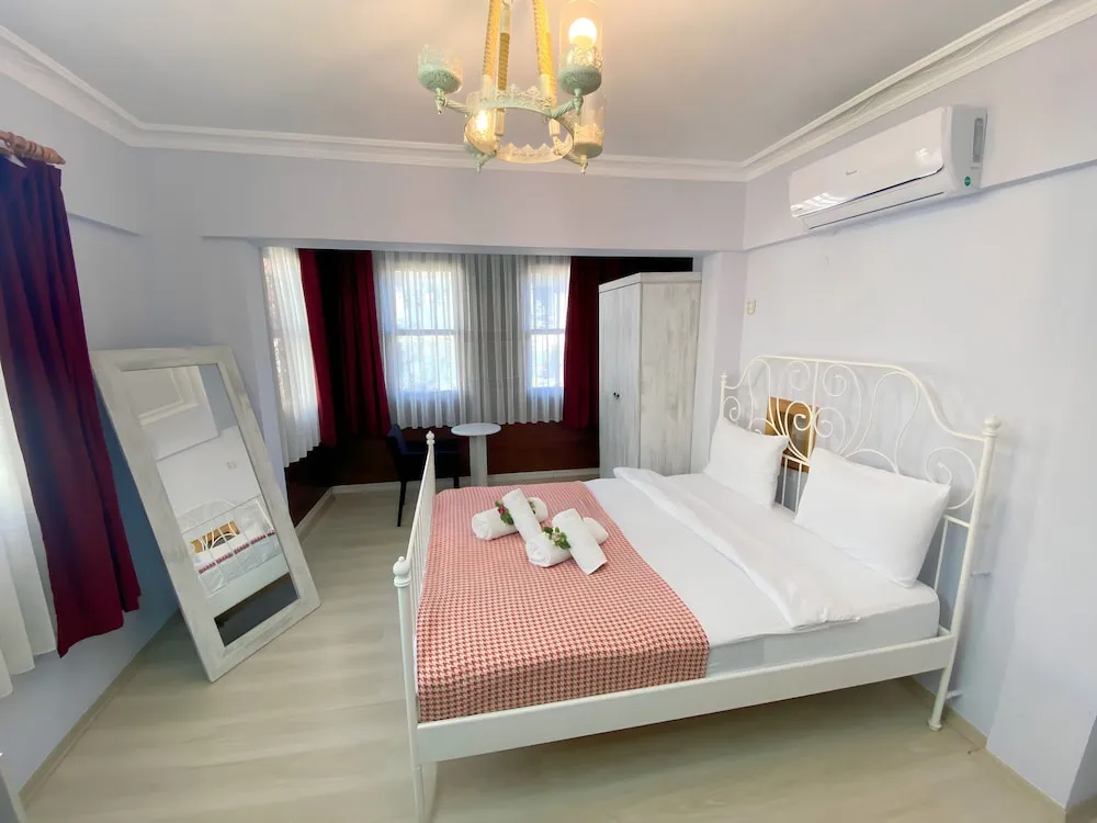 Deluxe Tek Büyük Yataklı Oda