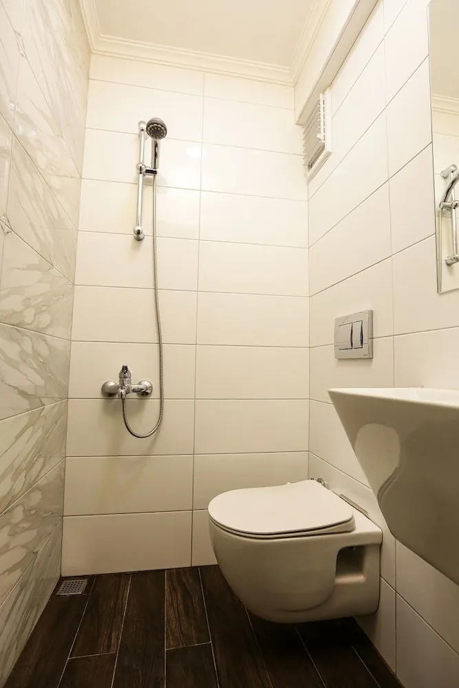 Basic Tek Büyük Yataklı Oda