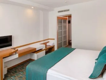 Ladonia Hotels Adakule