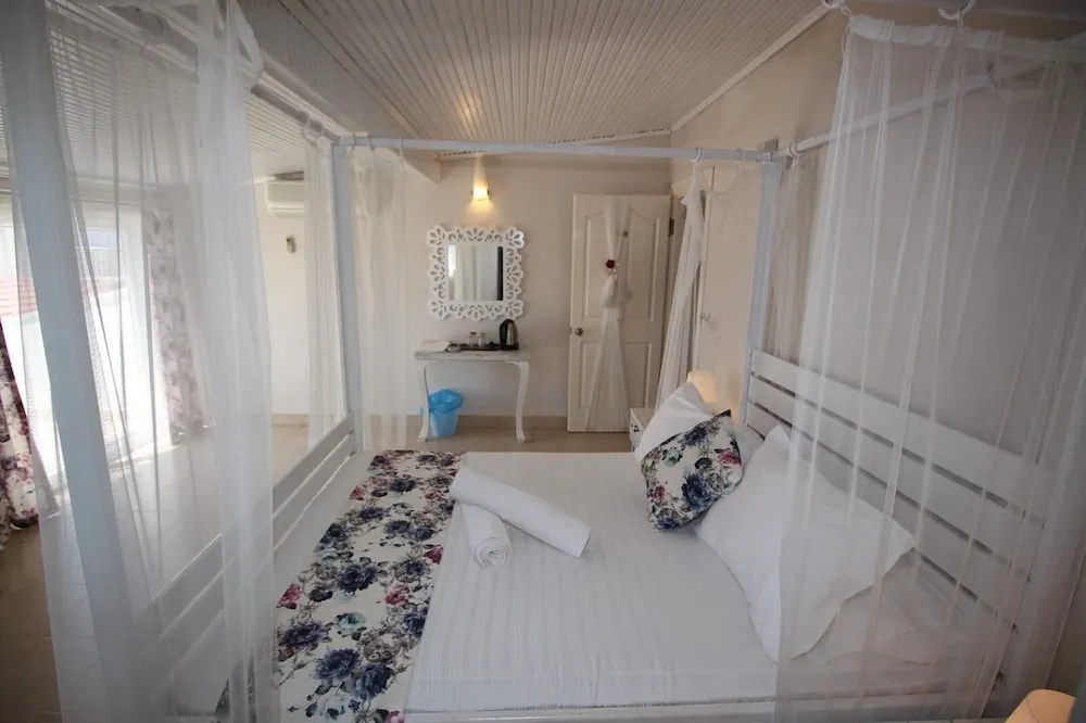 Romantic Tek Büyük Yataklı Oda