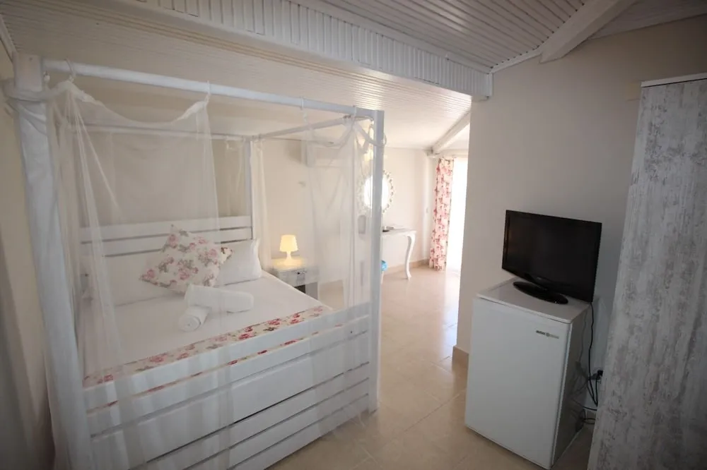 Romantic Tek Büyük Yataklı Oda