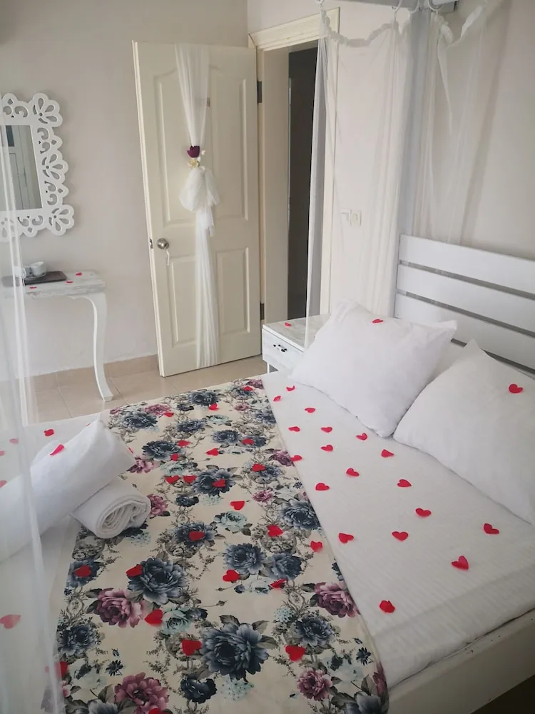 Romantic Tek Büyük Yataklı Oda