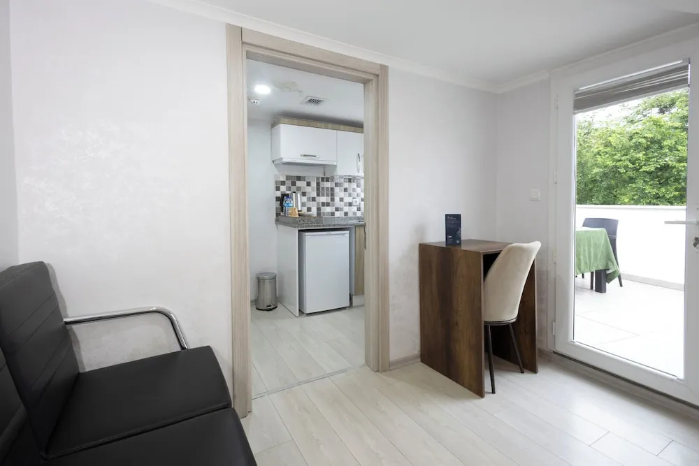 Business Tek Büyük Yataklı Oda