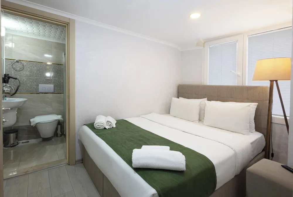 Business Tek Büyük Yataklı Oda