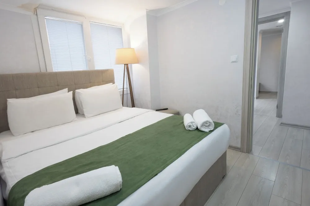 Business Tek Büyük Yataklı Oda