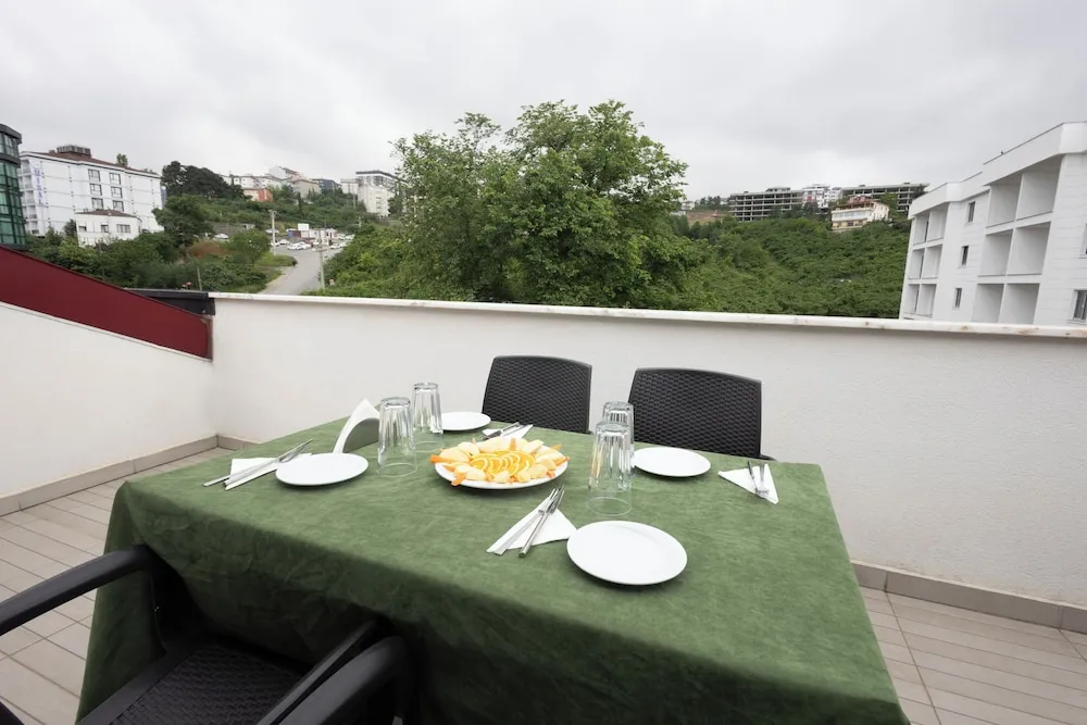 Business Tek Büyük Yataklı Oda