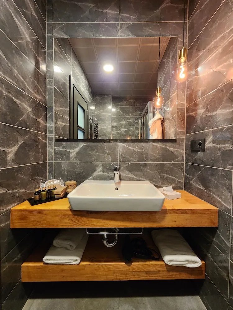 Panoramic Studio House With Balcony