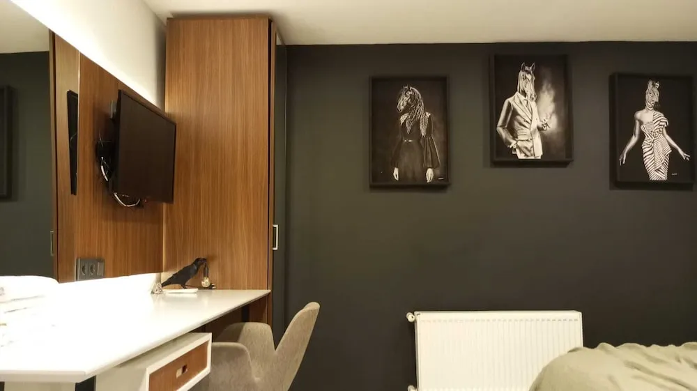 Basic Studio (No Window)