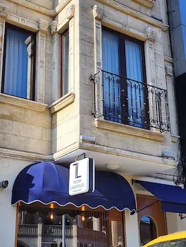 Taksim Landhouse