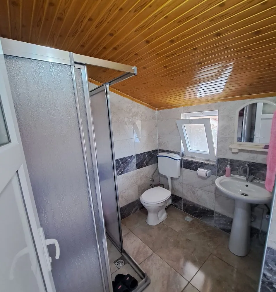 Classic Uc Kisilik Oda Cam Tavanli