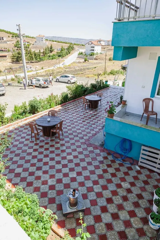 Classic Uc  Kisilik Oda-  Uçgen Pencereli